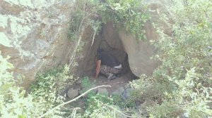 Выживание в горах, строительство убежища под скалами, дикая природа