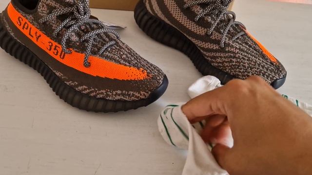 Yeezy 350 v2 Carbón Beluga 2023 - Review, que tallas?, que medias usar?. смотреть онлайн