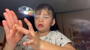 Резинка проходит сквозь пальцы! Фокус с резинкой.