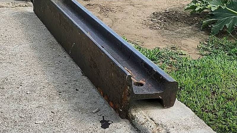 Посмотрите, что этот парень сделал из старого железнодорожного полотна своими руками! Это просто бле смотреть онлайн