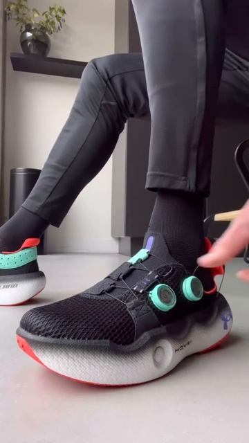 Спортивная модель Under Armour Infinite Mega смотреть онлайн