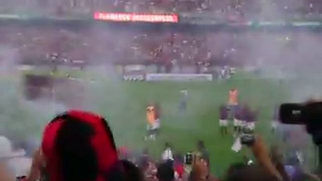 Sai do chão, sai do chão, a torcida do mengão!!!!! смотреть онлайн