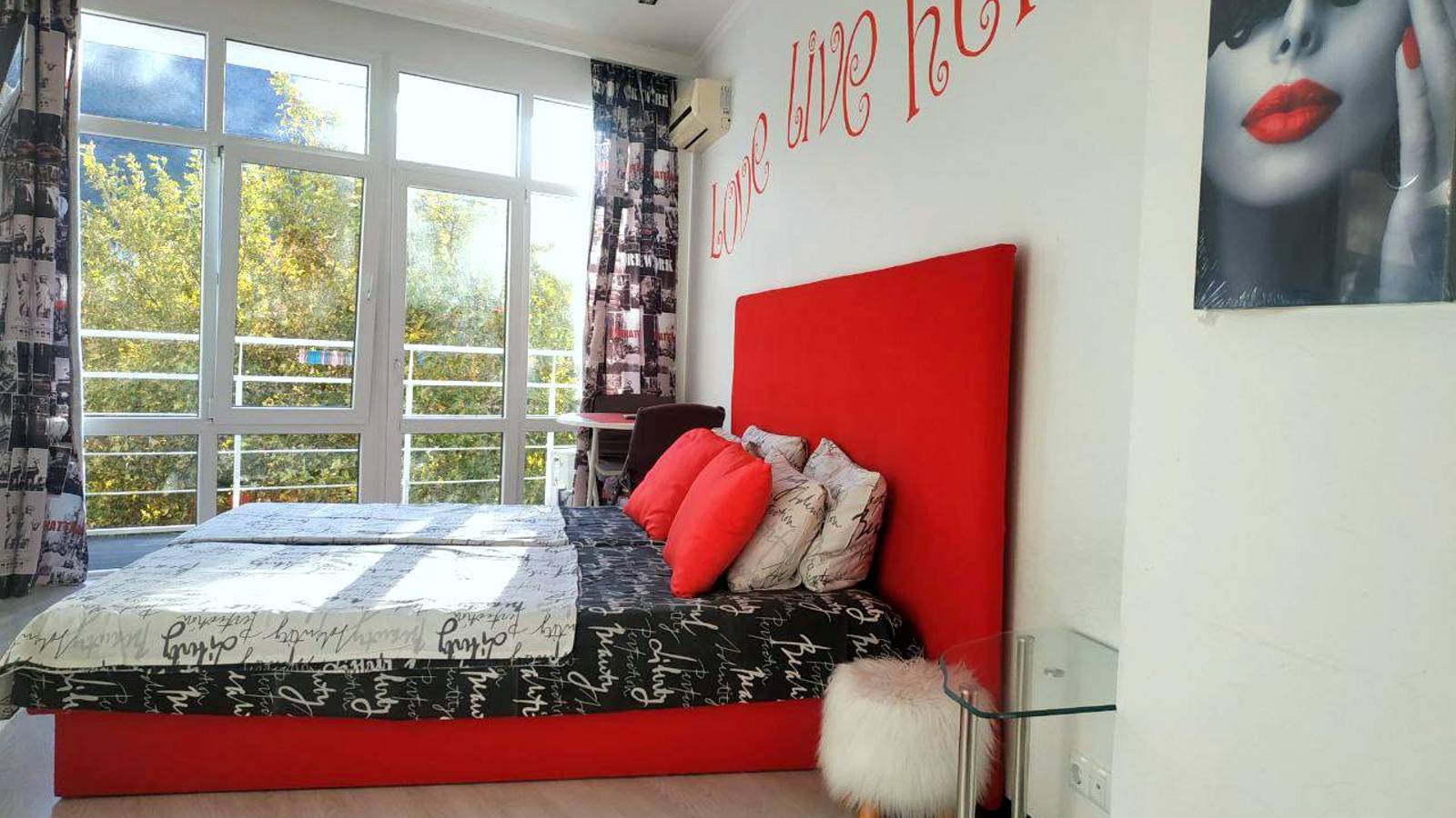 Видовые апартаменты у моря на Прибрежной 7 в Партените для комфортного отдыха в Крыму смотреть онлайн