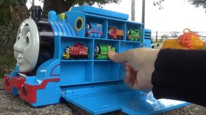 Большой Томас ☆ Томас и его друзья играют в прятки! Маленький парк