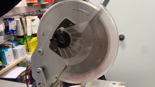 Торцовочная пила смотреть онлайн