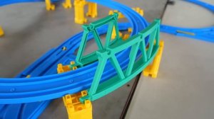 Паровозик Томас на железной дороге ☆ Железнодорожный переезд ♪