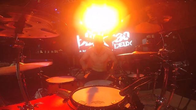 blink-180 deux: tribute to blink-182 Enema of the State Drum Cam смотреть онлайн