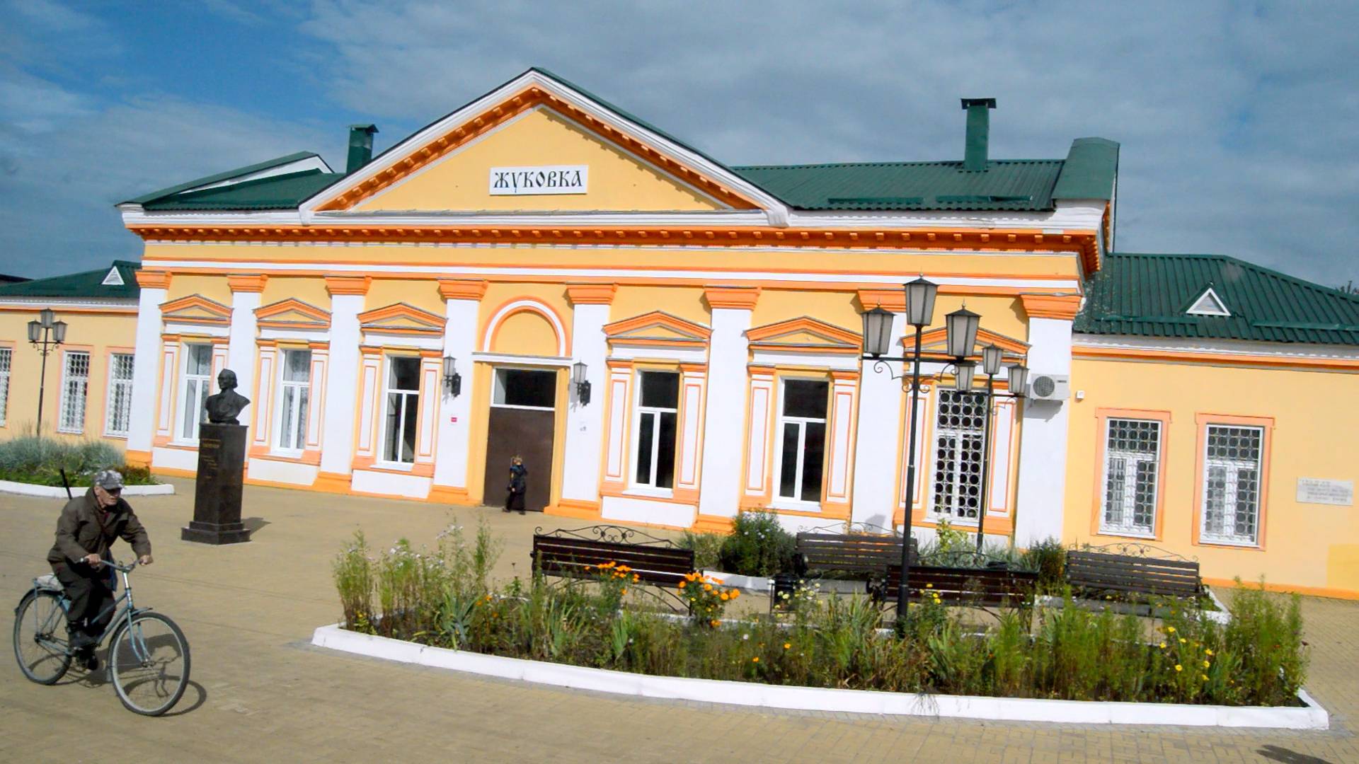 Со станции Жуковка на поезде