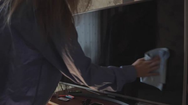 🔞 SPECIAL DETAIL_ How to clean your TV with Tina.