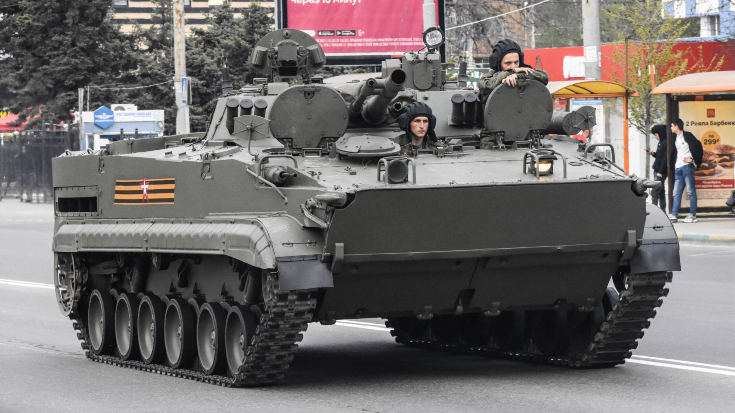 Танки на улицах Ростова-на-Дону смотреть онлайн