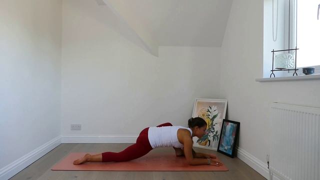 Занятие йогой для гибкости подколенных сухожилий смотреть онлайн