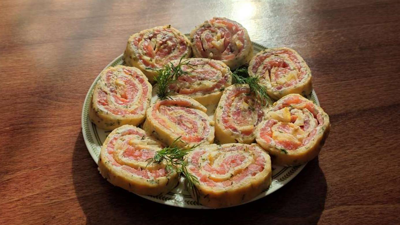 РУЛЕТ СО СЛАБОСОЛЕНОЙ ФОРЕЛЬЮ смотреть онлайн