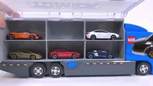 Машинки находятся в детском конвое