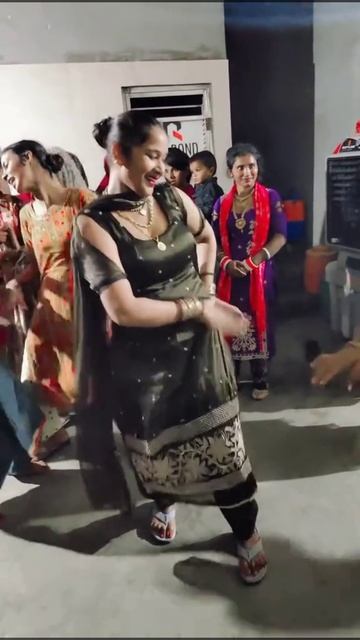 Aunties Romantic Dance At Wedding Function смотреть онлайн