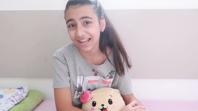 REAGINDO AO MEU LIVRO DE PERGUNTAS DO 4º ANO !! Julia Moraes смотреть онлайн