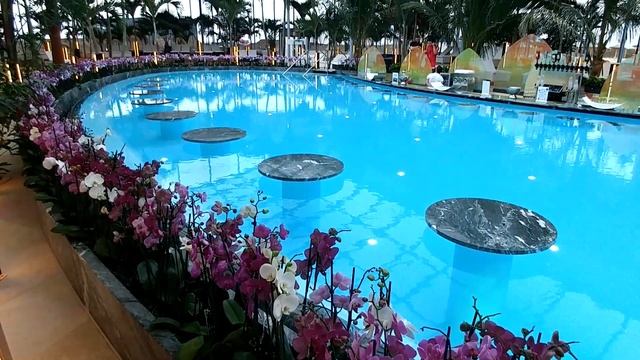 Therme extinde zona Galaxy cu o nouă aripă смотреть онлайн