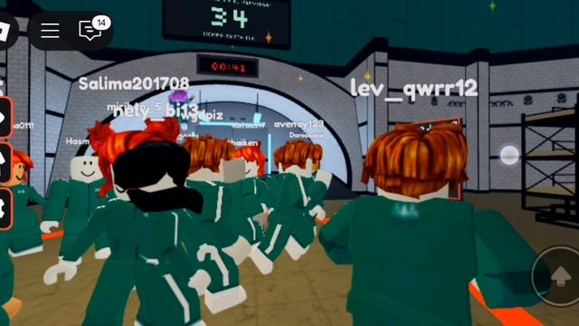 Играю в игру в кальмара в роблоксе