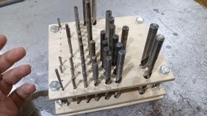 Простая подставка (органайзер) для сверл, своими руками.