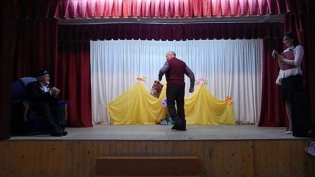 Поздравил и сплясал семидесятилетний на юбилее смотреть онлайн