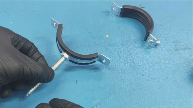 Уникальное применение хомута для водопроводной трубы! Почему никто не сделал этого раньше? смотреть онлайн