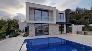 Готовый дом в Сочи. Дом с ремонтом и видом на горы. Стильный High-Tech в окружении зелени.