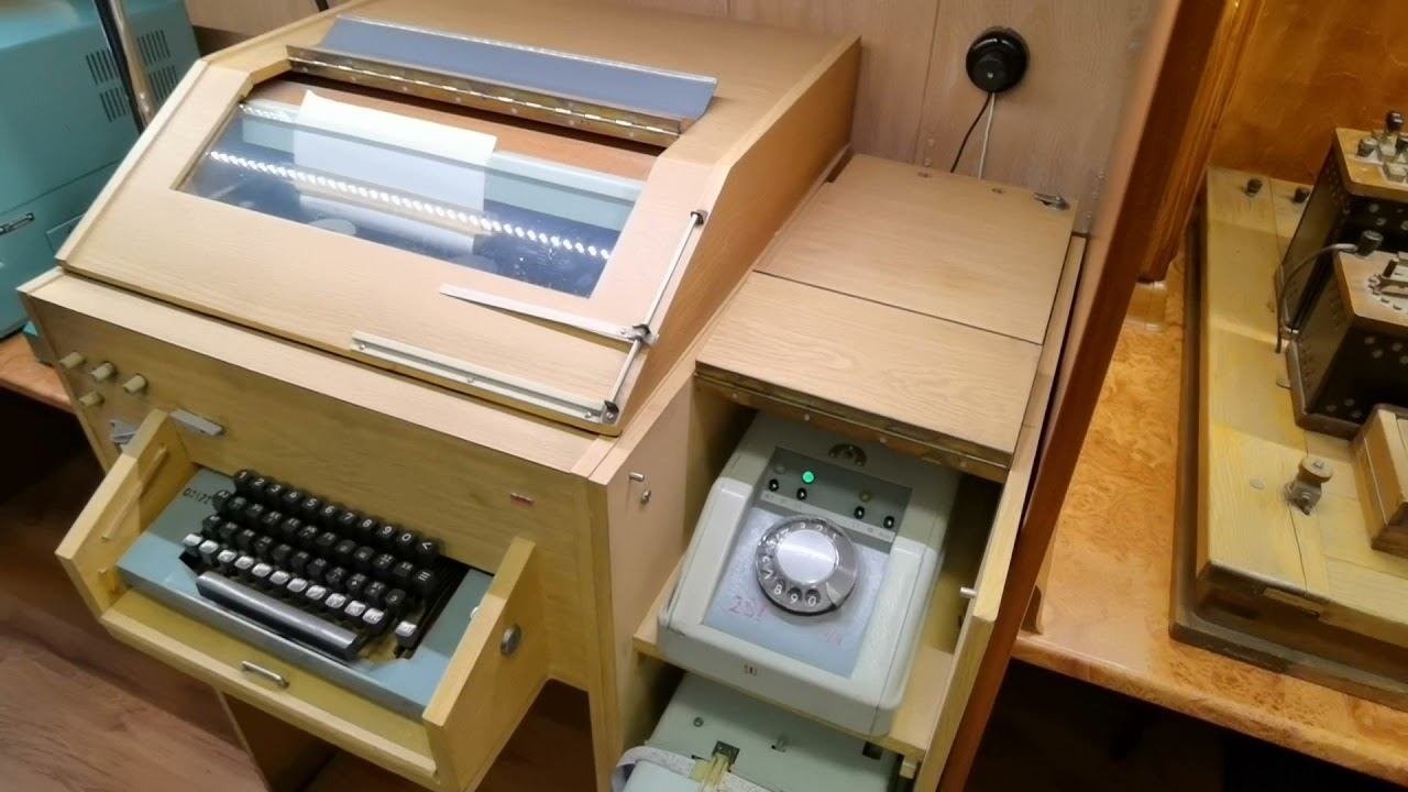 Как отправить СМС в 19 и в 20 веках? Живой музей МТУСИ смотреть онлайн