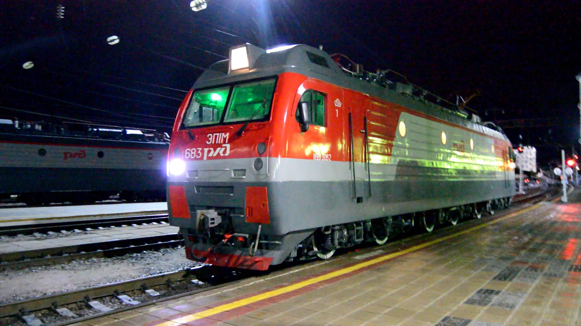 Прицепка ЭП1М-683 к поезду 360 Калининград - Адлер на станции Воронеж-1