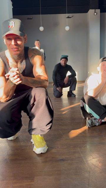 Готовимся к сольному концерту - репетируем танцы
Также ставим сольные номера. Будут сюрпризы! смотреть онлайн