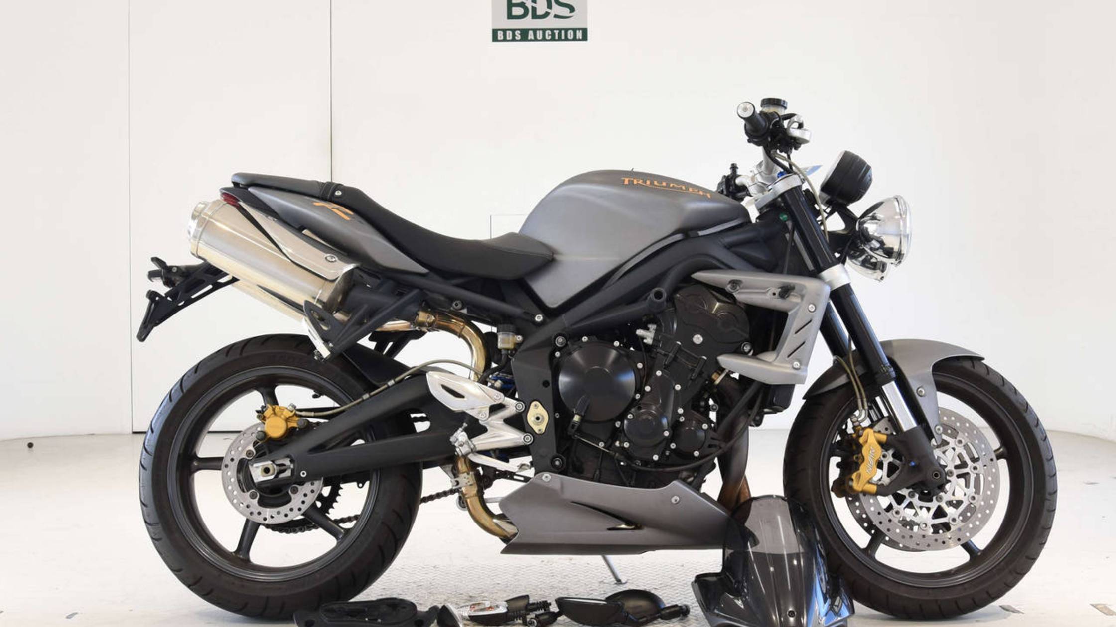 0595 - Triumph STREET TRIPLE R - SMTTMD4166A447719 смотреть онлайн