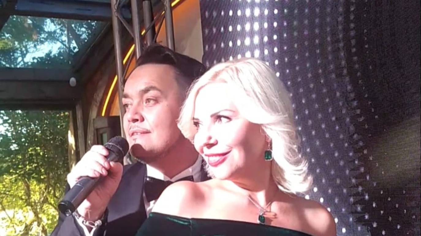 Ведущая Лана Бонжур в дуэте "Бакарди" смотреть онлайн