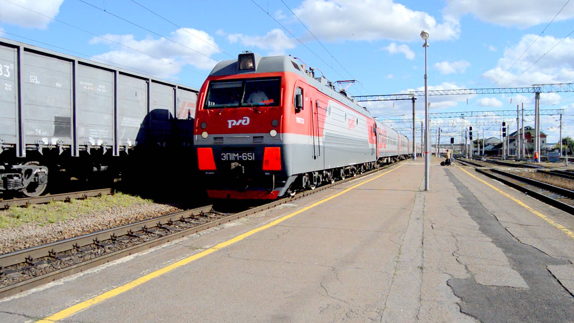 ЭП1М-651 с поездом 139 Адлер - Новосибирск прибывает на станцию Лиски