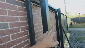 Забор из газобетона с откатными воротами