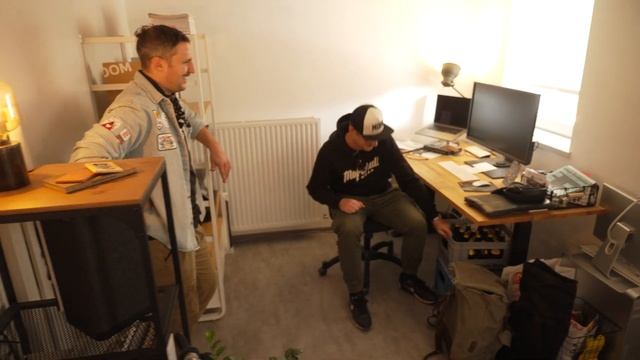WE ARE MOFAKULT | Nackt in Salzburg – Schaller und seine «2-Takt Dichter» смотреть онлайн