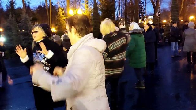 ОДНА КАЛИНА!👍🌺/ТАНЦЫ В ПАРКЕ ГОРЬКОГО ХАРЬКОВ НОЯБРЬ 20211 смотреть онлайн