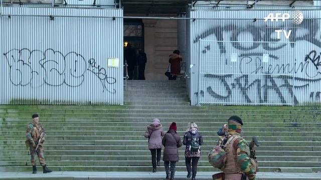 Trial of 2015 Paris attacks survivor Salah Abdeslam resumes смотреть онлайн