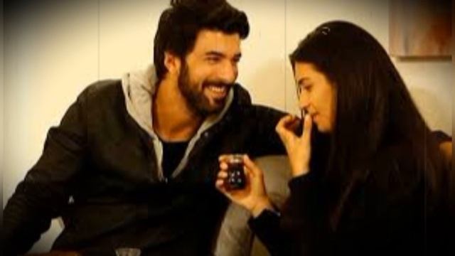 La feliz noticia de Engin Akyürek y Tuba Büyüküstün alegró a todo el mundo! смотреть онлайн