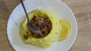 Коктейль из морепродуктов маринованный в соевом соусе. Идеально для любого гарнира.