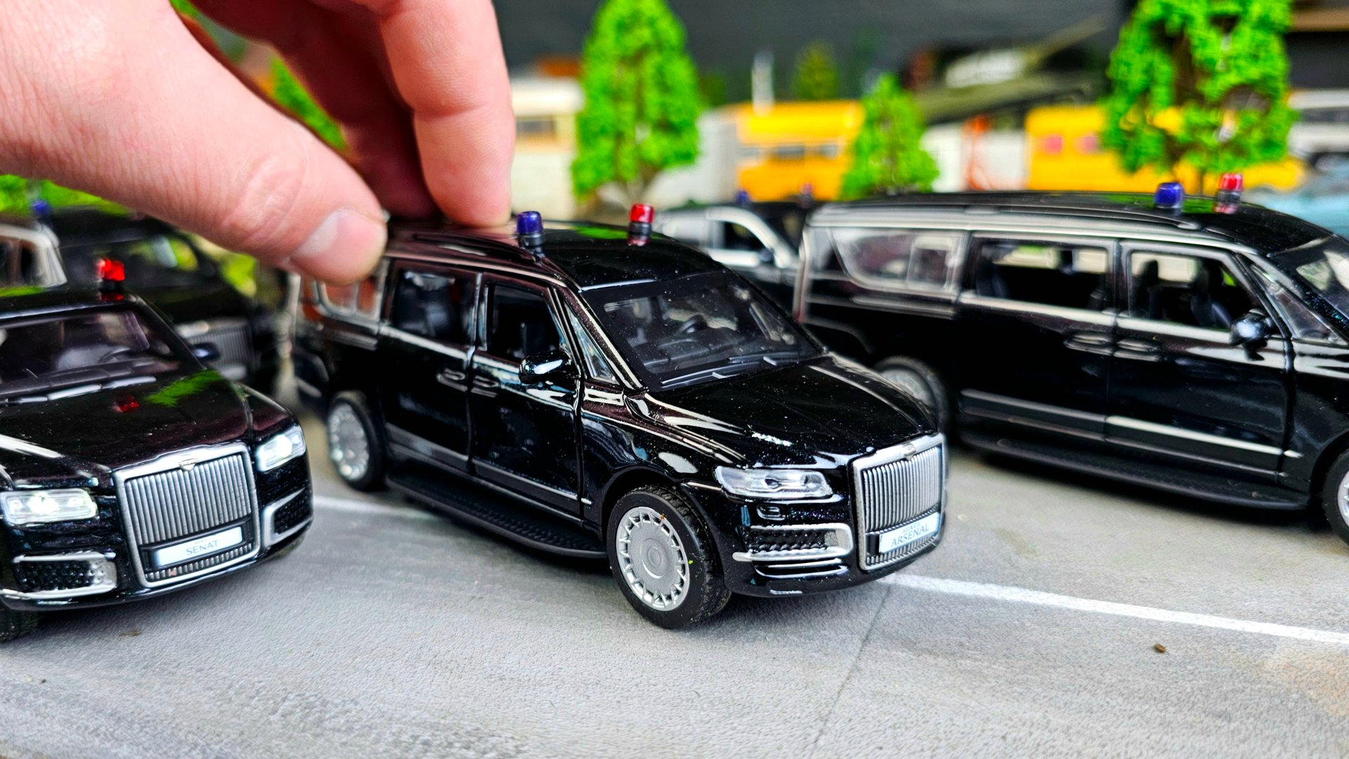 Моделька Аурус Арсенал новинка Технопарк. Едет президентский кортеж по макету. Про машинки