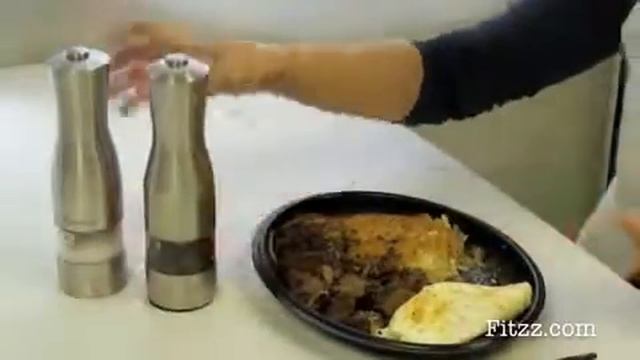 Automatic Salt and Pepper Mill.avi смотреть онлайн