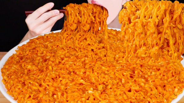 ASMR CHEESY CARBO FIRE NOODLES SPICY RAMEN RECIPE COOKING MUKBANG 치즈 까르보불닭볶음면 먹방 EATING SOUNDS