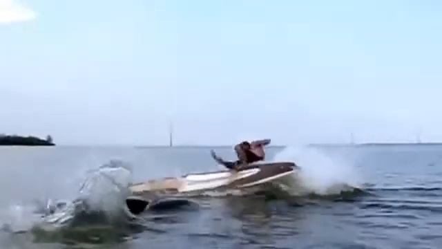 Mystery fish attacks man and scary смотреть онлайн