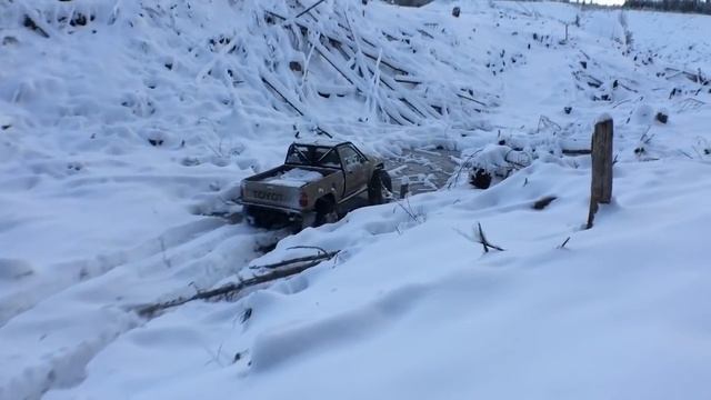 4WD Toyota Hilux Pickup offroad: Backroads of Vancouver Island in the snow смотреть онлайн