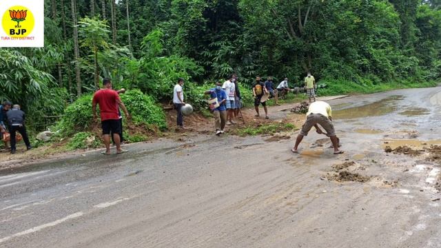 Tura BJP repairing pot holes from Tura to Jengjal 32.3 km stretch #TuracityBJP #unityisstrength смотреть онлайн