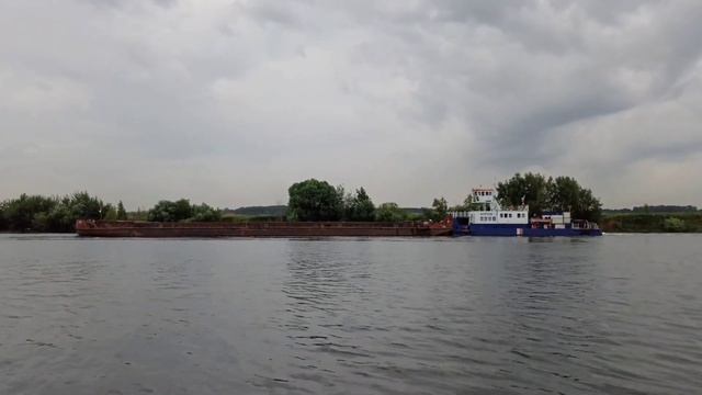 Теплоход "Сергей Образцов" и Буксир-толкач "БТМ-530" с пустой баржей следуют вниз по Москва-реке! смотреть онлайн