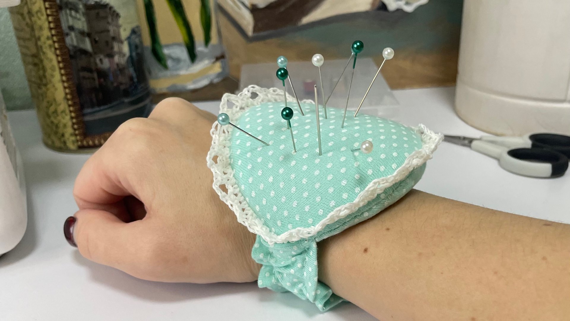 Мастер-класс Игольница на руку