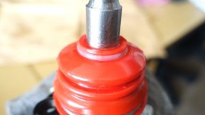 Как просто одеть уплотнительное кольцо на пыльник верхнего шарового шарнира а/м Москвич