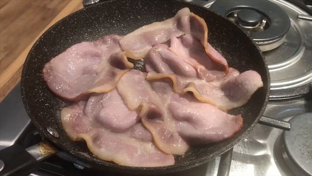 How to make a bacon bap - Hunter Gatherer Cooking - HGC смотреть онлайн
