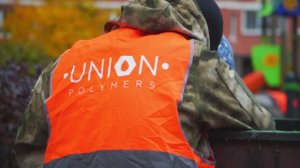 Резиновая крошка и клей - рецепт идеального резинового покрытия от компании Union Polymers.