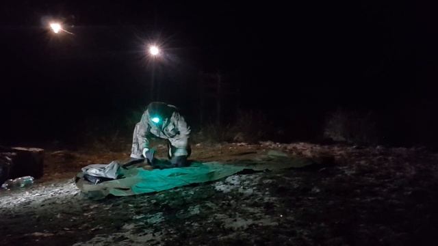 Laying out the tarp as a footprint . Setting up the Snugpak Scorpion 2. Dartmoor Dec 2022 смотреть онлайн