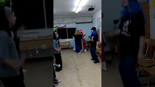 ВОТ ВАМ НОВОГОДНИЙ ДЕБИЛИЗМ ОТ МОЕГО КЛАССА🙌😂😂😂😎 смотреть онлайн